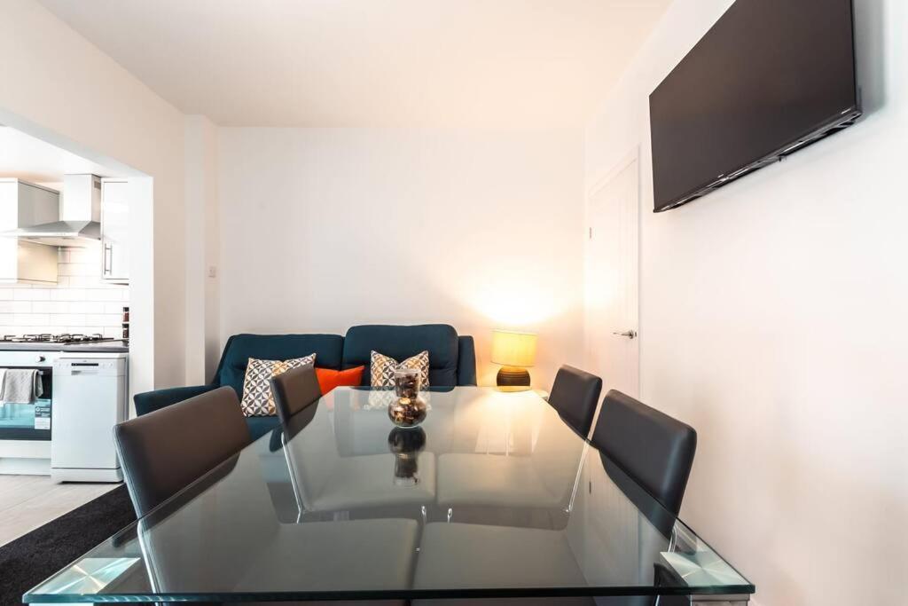 Holiday home Modern House In With Private Off-road Parking - Newly Refurbished - Great For Contractors, Friends & Families Southampton