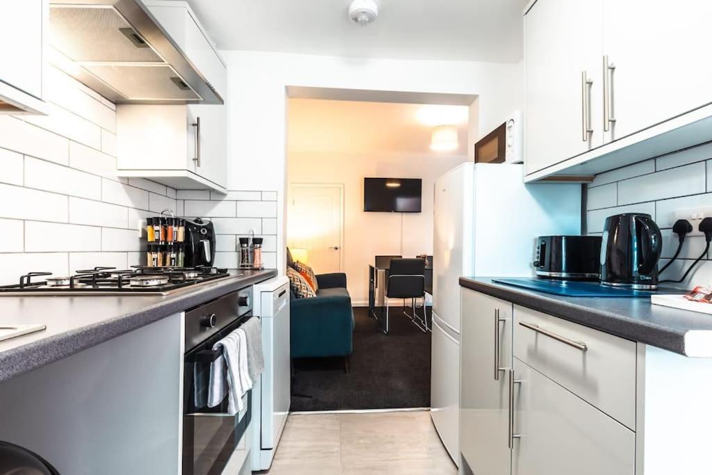 Modern House In With Private Off-road Parking - Newly Refurbished - Great For Contractors, Friends & Families * Southampton