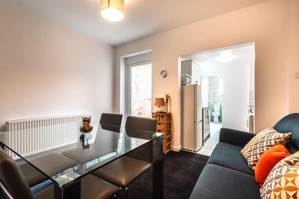 Modern House In With Private Off-road Parking - Newly Refurbished - Great For Contractors, Friends & Families * Southampton